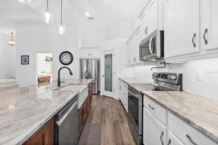 Quartz Countertops w/Tile Backsplash