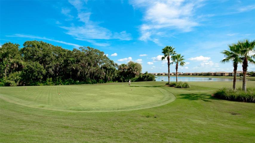 River Strand Golf
