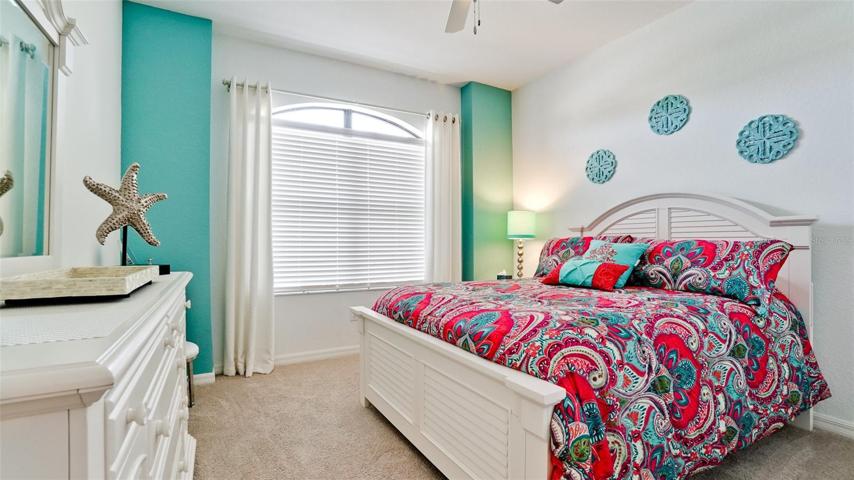 Bedroom 2- Queen Bed with Furnishings