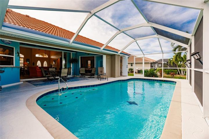 POOL & LANAI