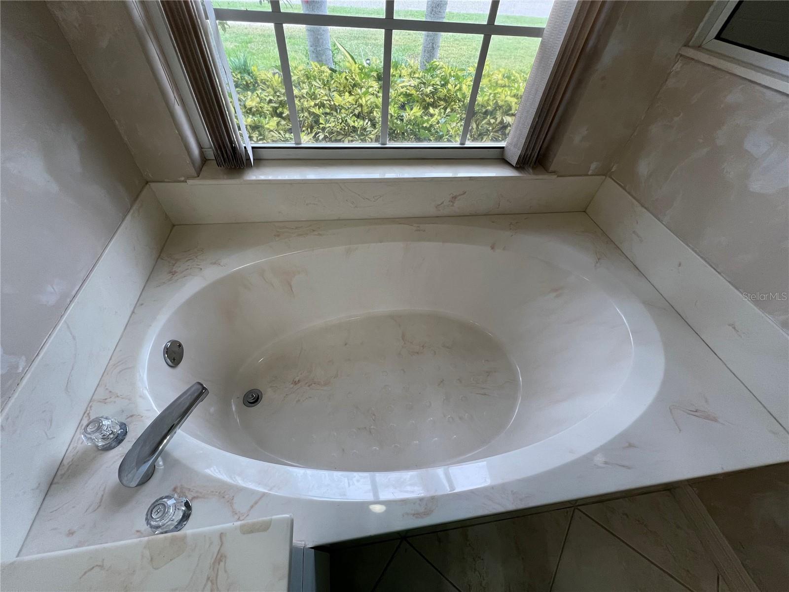 ensuite tub