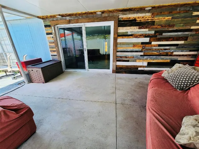 BACK SCREEN ROOM/PATIO