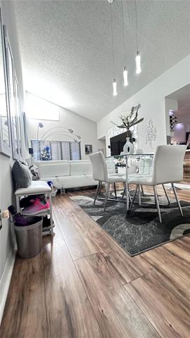 Open concept- High ceilings