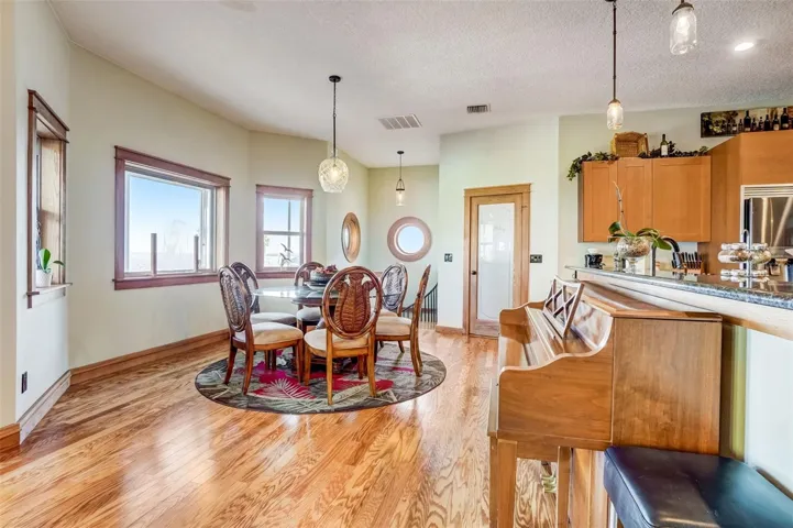 Dining table, viewing the lake