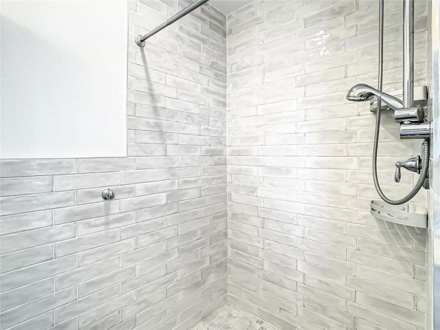 Ensuite bath in main bedroom