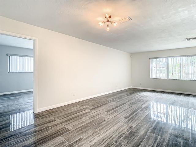 Living room, main bedroom to the left