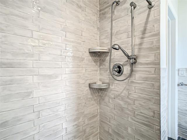 Ensuite bath in main bedroom