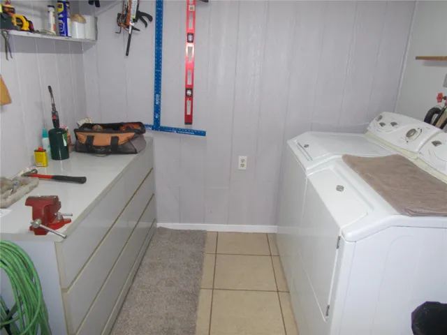 Workshop/Laundry room