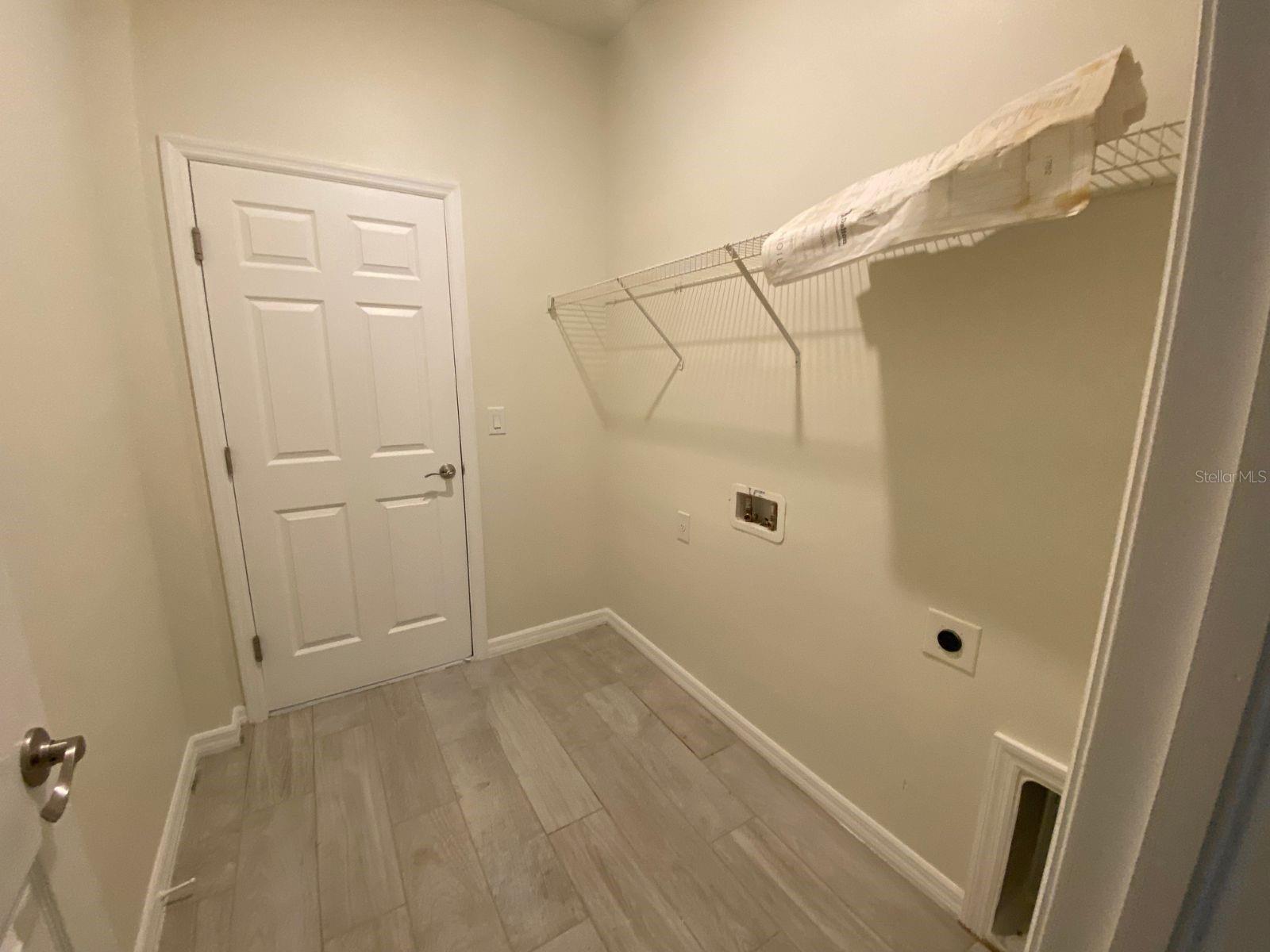 Laundry Room with washer/dryer hookups