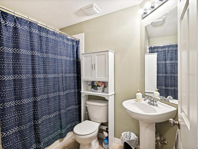 Full 1st floor bathroom