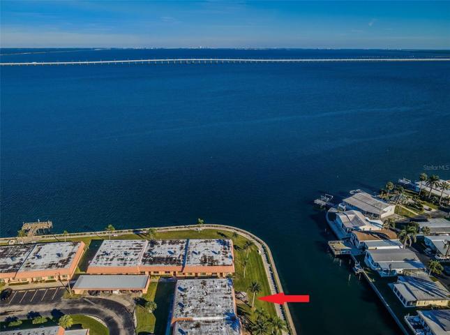 Gorgeous Water views of Old Tampa Bay!