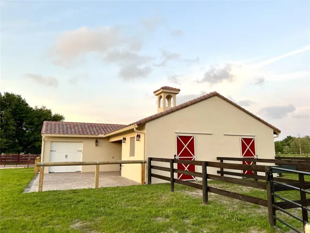 Barn with 3 stalls + Garage + tack