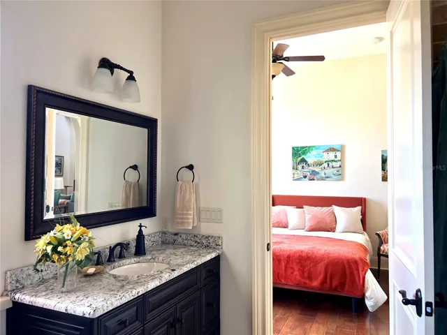 4th Bathroom w/Tub Shower