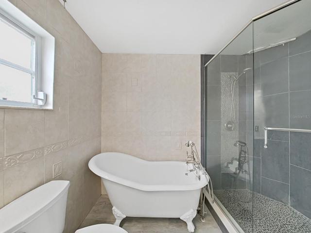 Primary en-suite