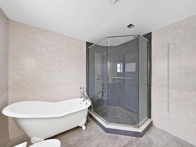 Primary en-suite