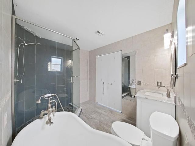 Primary en-suite