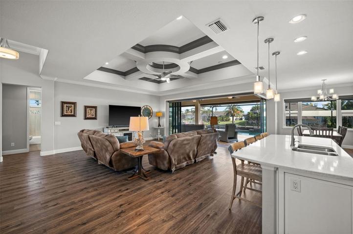 Huge Room, enough room for any size of couches