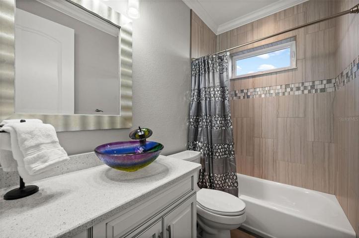 Main Bathroom with Tub/Shower combo