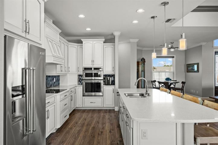 Plenty of room to cook for all the chefs in your family.
