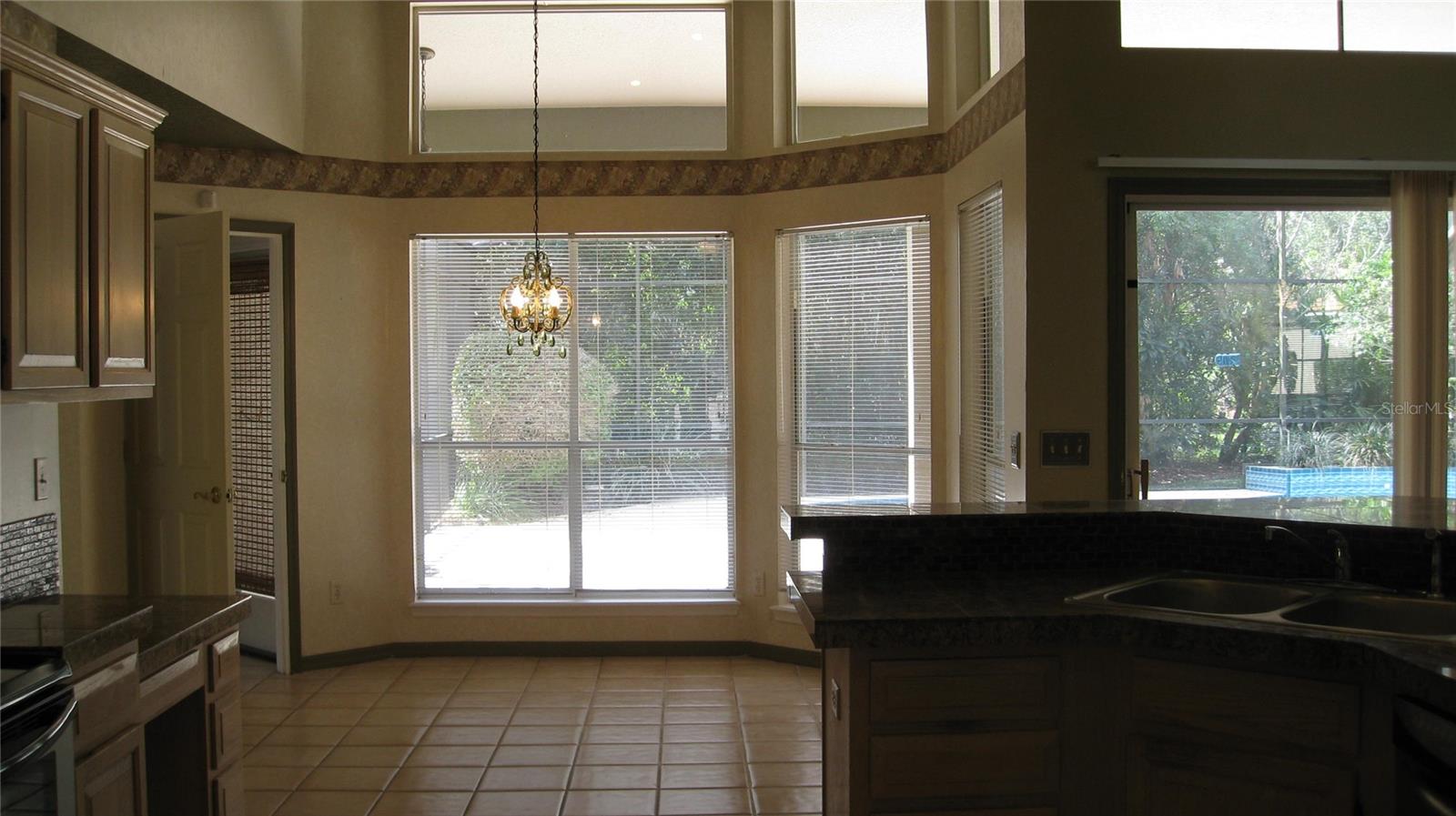 Kitchen to Dinette area