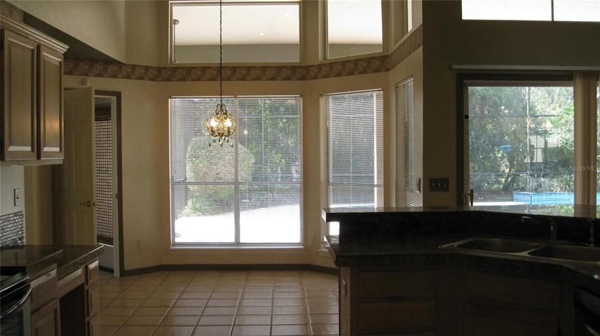 Kitchen to Dinette area
