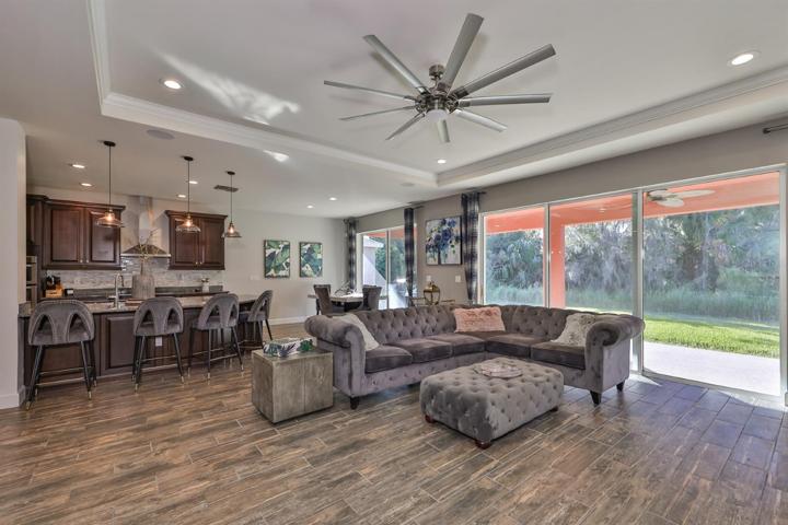 2 double sets of sliding doors leading to outdoor privacy!
