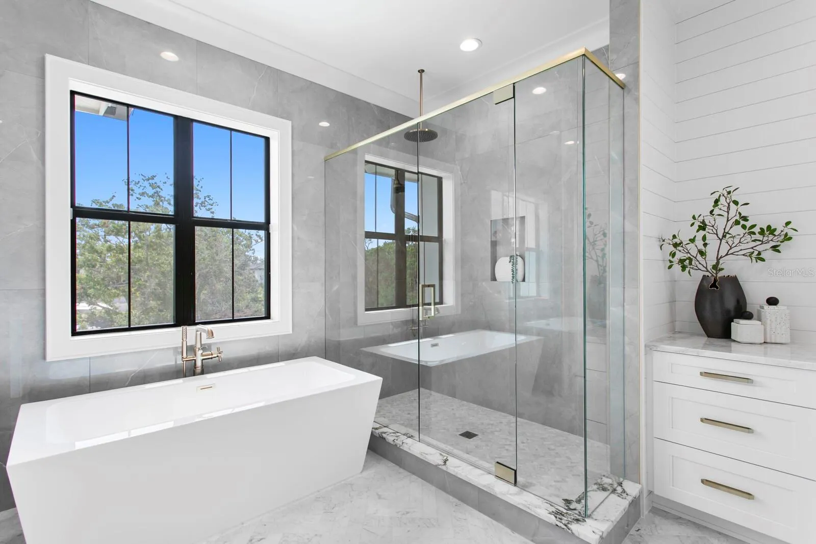 Tampa, Florida 33629, 5 Bedrooms Bedrooms, 0 ,8 BathroomsBathrooms,Residential,For Sale,LONGFELLOW,0,T3489940