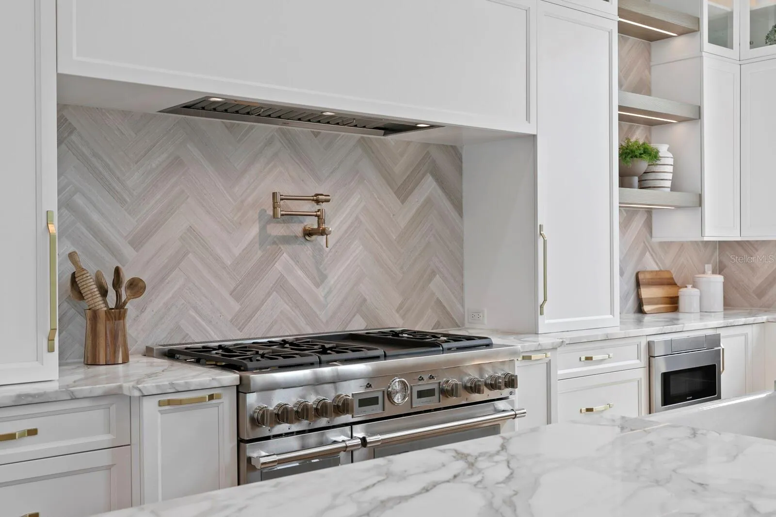 Tampa, Florida 33629, 5 Bedrooms Bedrooms, 0 ,8 BathroomsBathrooms,Residential,For Sale,LONGFELLOW,0,T3489940