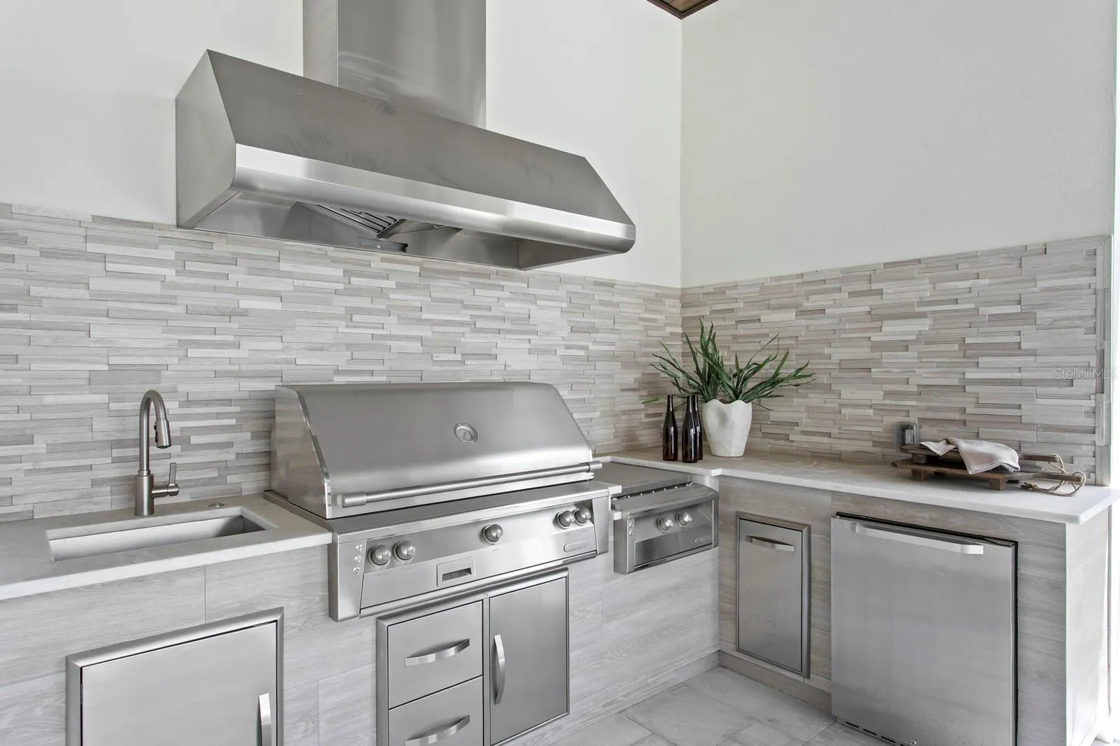 Tampa, Florida 33629, 5 Bedrooms Bedrooms, 0 ,8 BathroomsBathrooms,Residential,For Sale,LONGFELLOW,0,T3489940