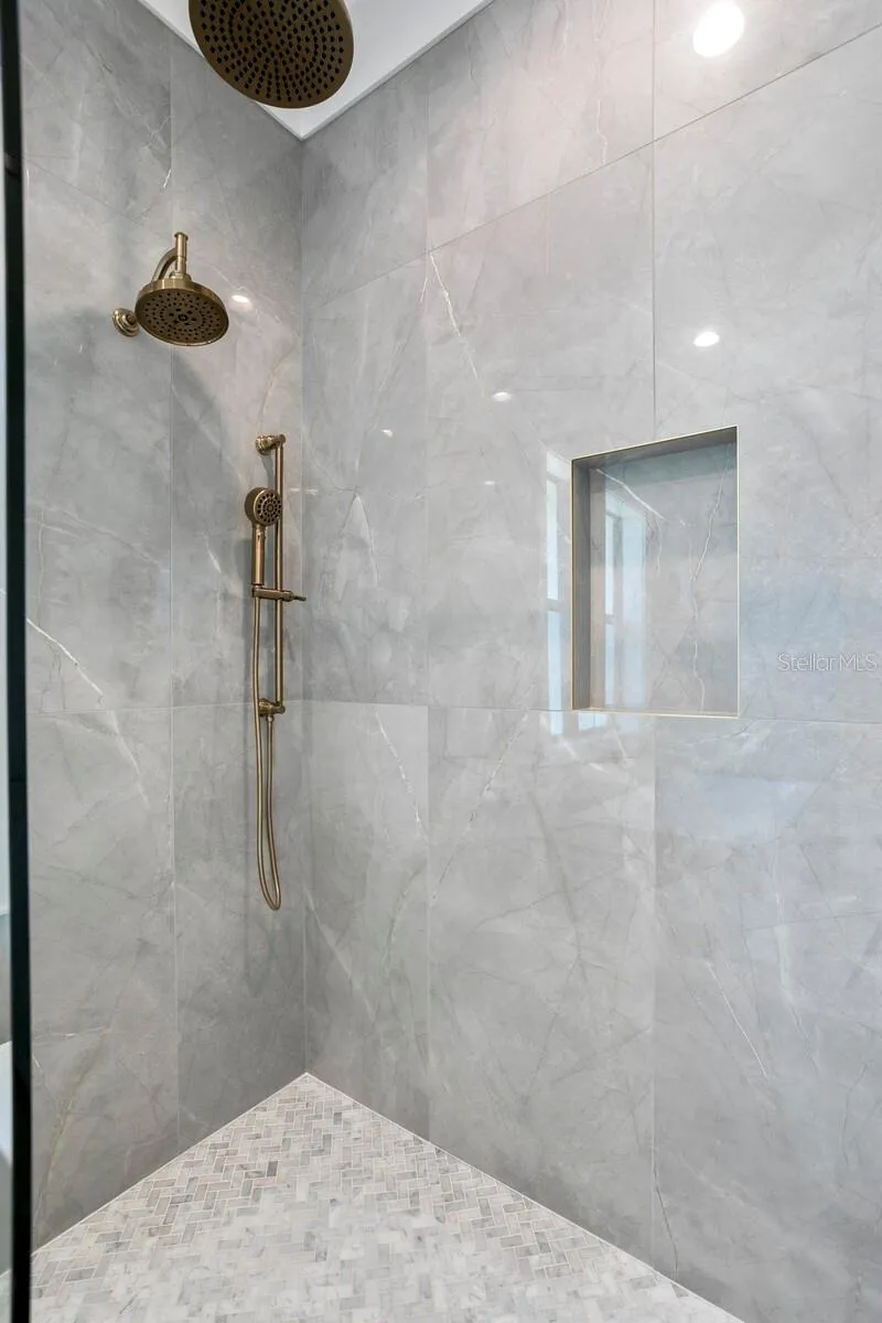 Tampa, Florida 33629, 5 Bedrooms Bedrooms, 0 ,8 BathroomsBathrooms,Residential,For Sale,LONGFELLOW,0,T3489940