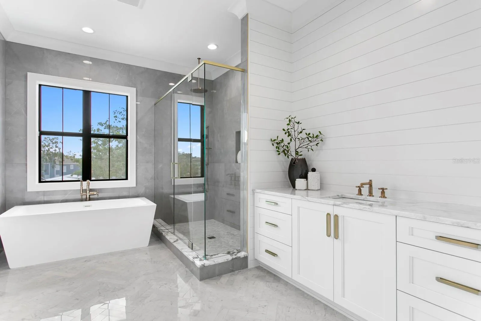 Tampa, Florida 33629, 5 Bedrooms Bedrooms, 0 ,8 BathroomsBathrooms,Residential,For Sale,LONGFELLOW,0,T3489940