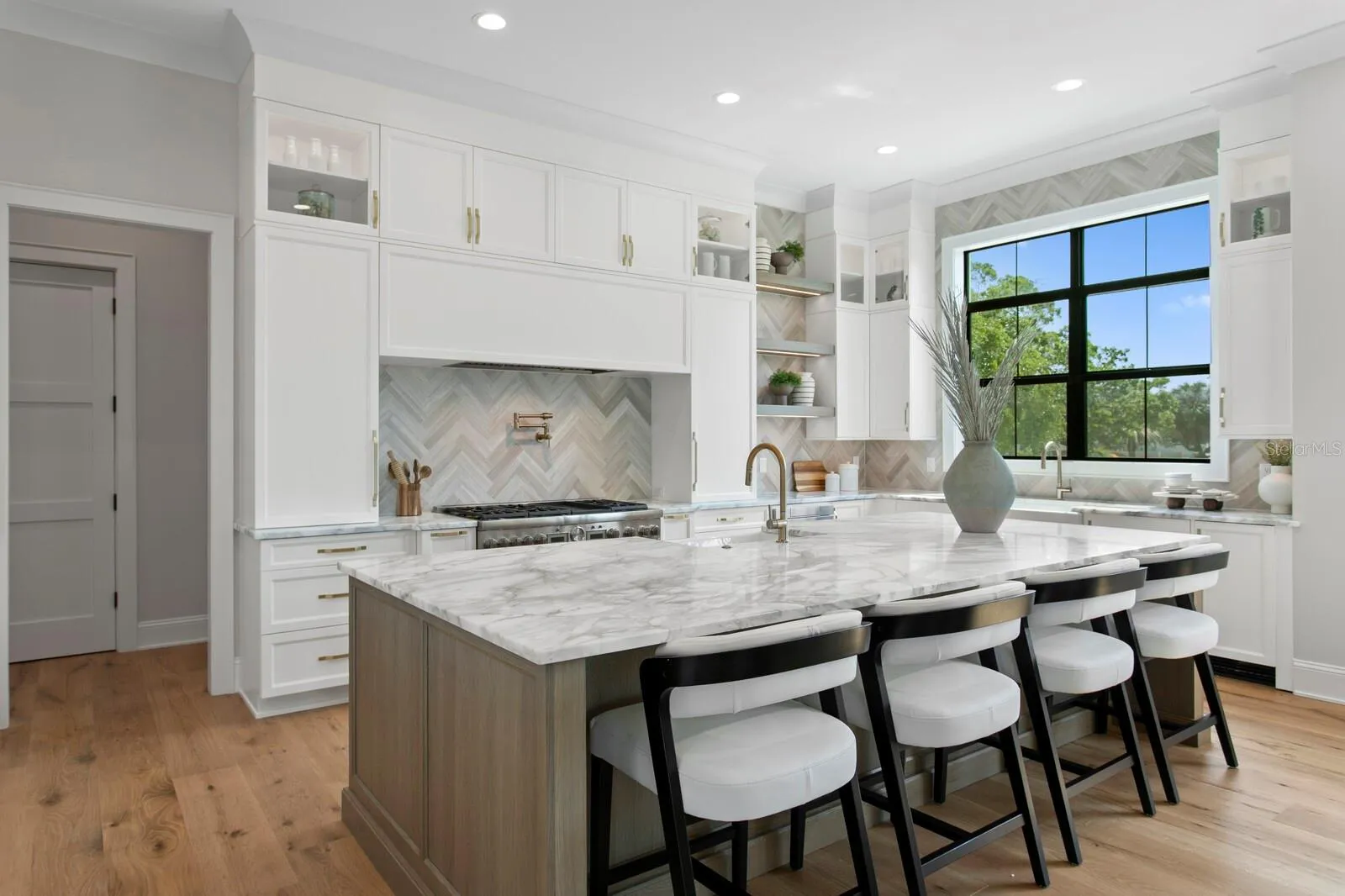 Tampa, Florida 33629, 5 Bedrooms Bedrooms, 0 ,8 BathroomsBathrooms,Residential,For Sale,LONGFELLOW,0,T3489940