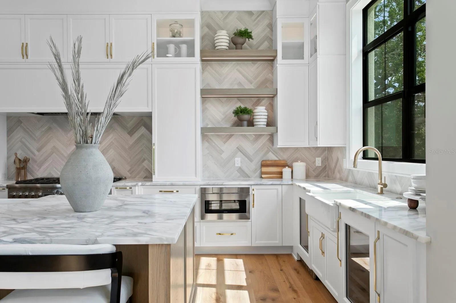 Tampa, Florida 33629, 5 Bedrooms Bedrooms, 0 ,8 BathroomsBathrooms,Residential,For Sale,LONGFELLOW,0,T3489940