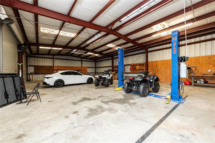 3 Bay Garage with Lift and Electric Doors
