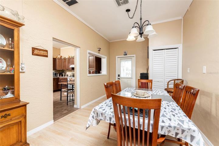 Guest House Dining Area