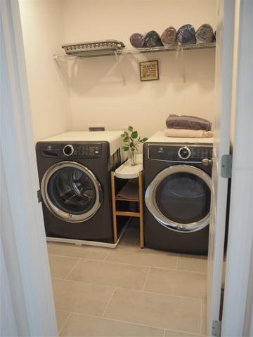 Laundry room Upstairs