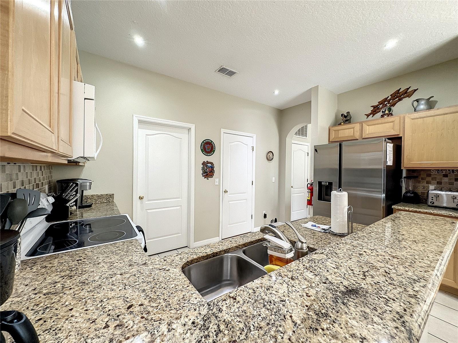 Granite counters &amp; Stainless appliances