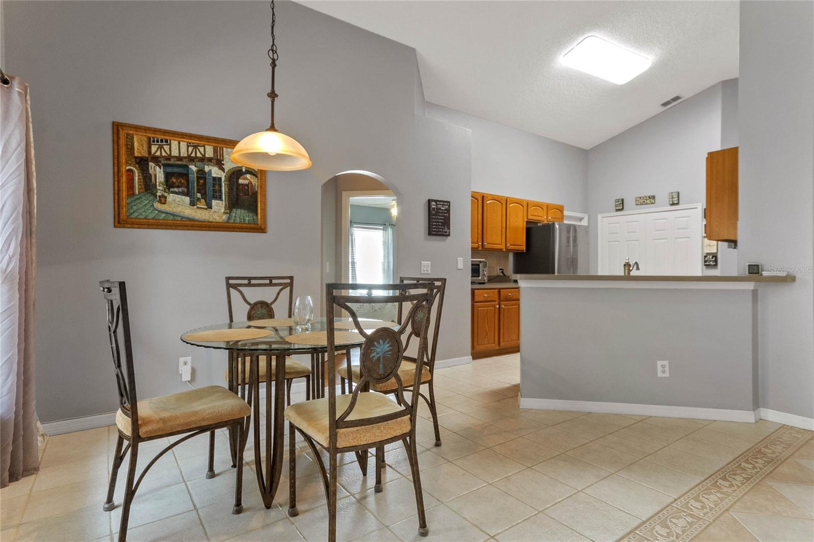Eating space just off the kitchen.