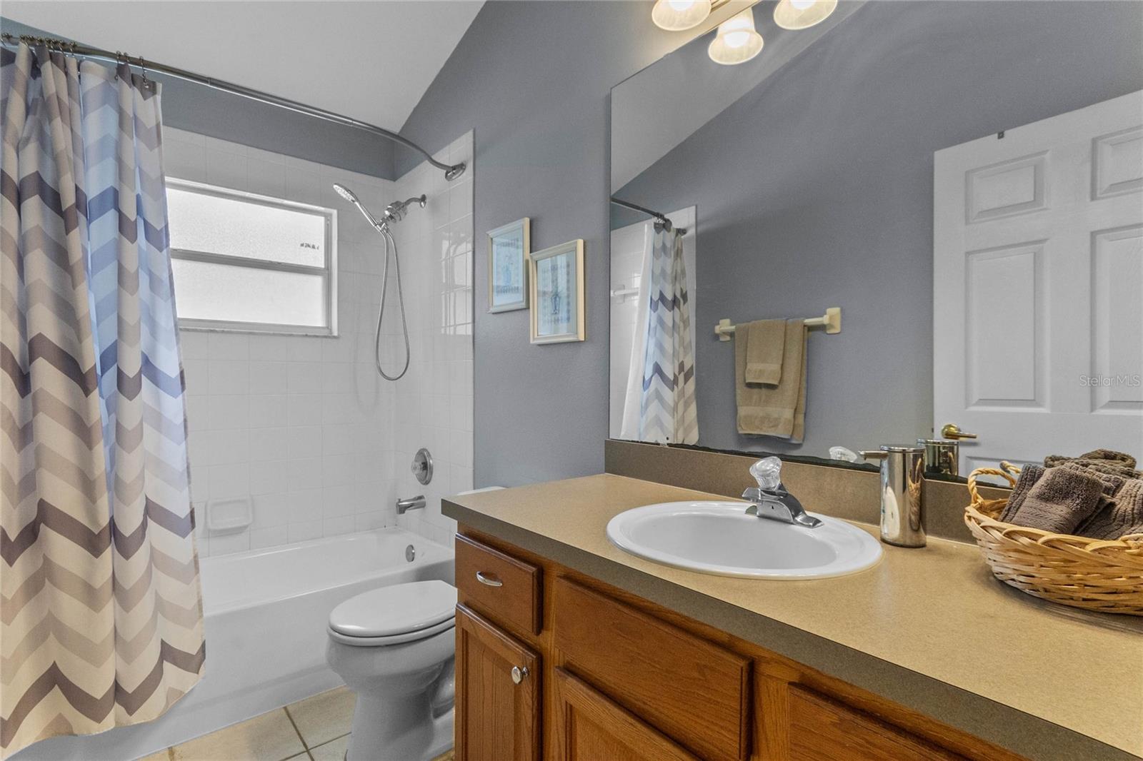 Guest bathroom.
