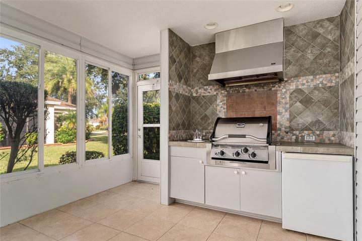 ENCLOSED LANAI w/ SUMMER KITCHEN