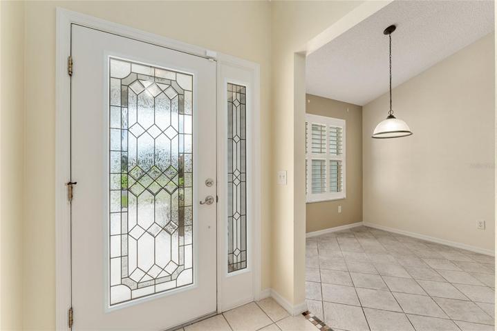 FOYER (L) & BREAKFAST NOOK (R)