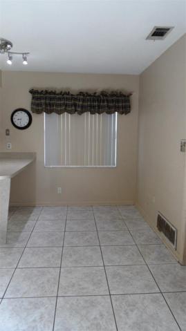 Large eat in area in kitchen