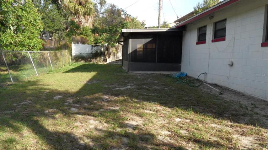 Nice size rear yard