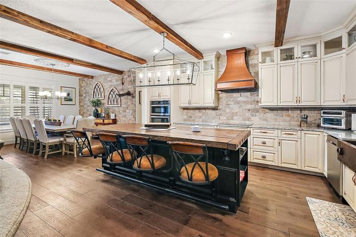 Custom Kitchen with 52" Upper Cabinets
