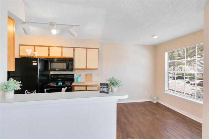 Kitchen | Breakfast Nook