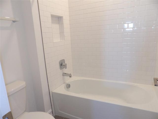 Shared bathroom/tub