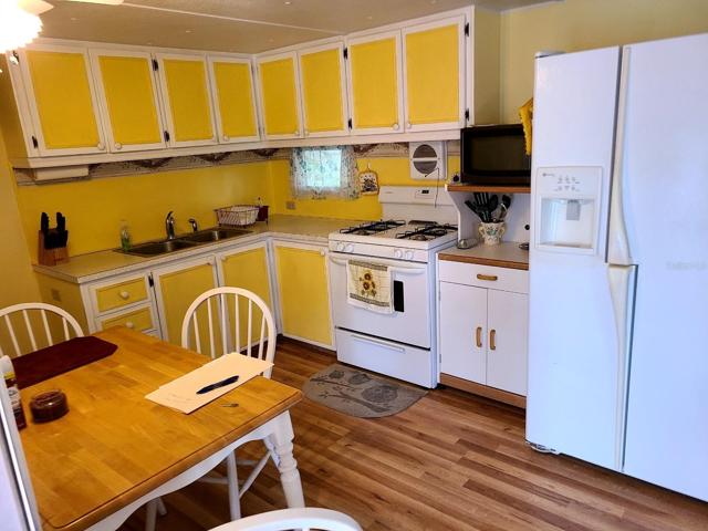 Kitchen w. Side by Side Frig