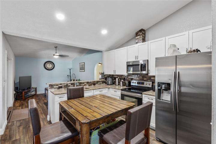 Kitchen Eat in