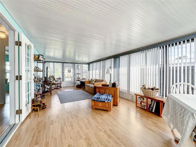 Spacious FL room with updated blinds