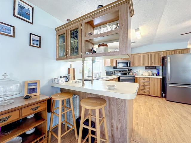 Kitchen with small breakfast bar